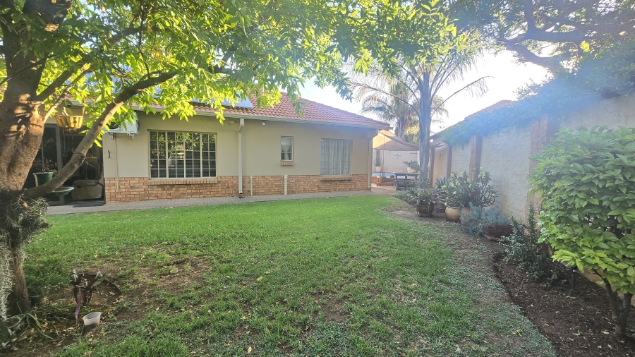 3 Bedroom Property for Sale in Waterkloof East North West
